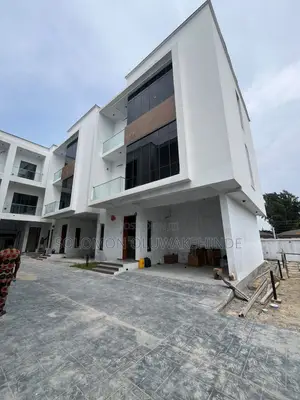 4bdrm Townhouse/Terrace in Lekki Phase 1P for sale