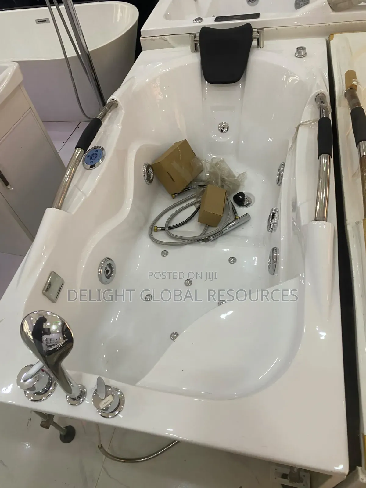 Single Jacuzzi