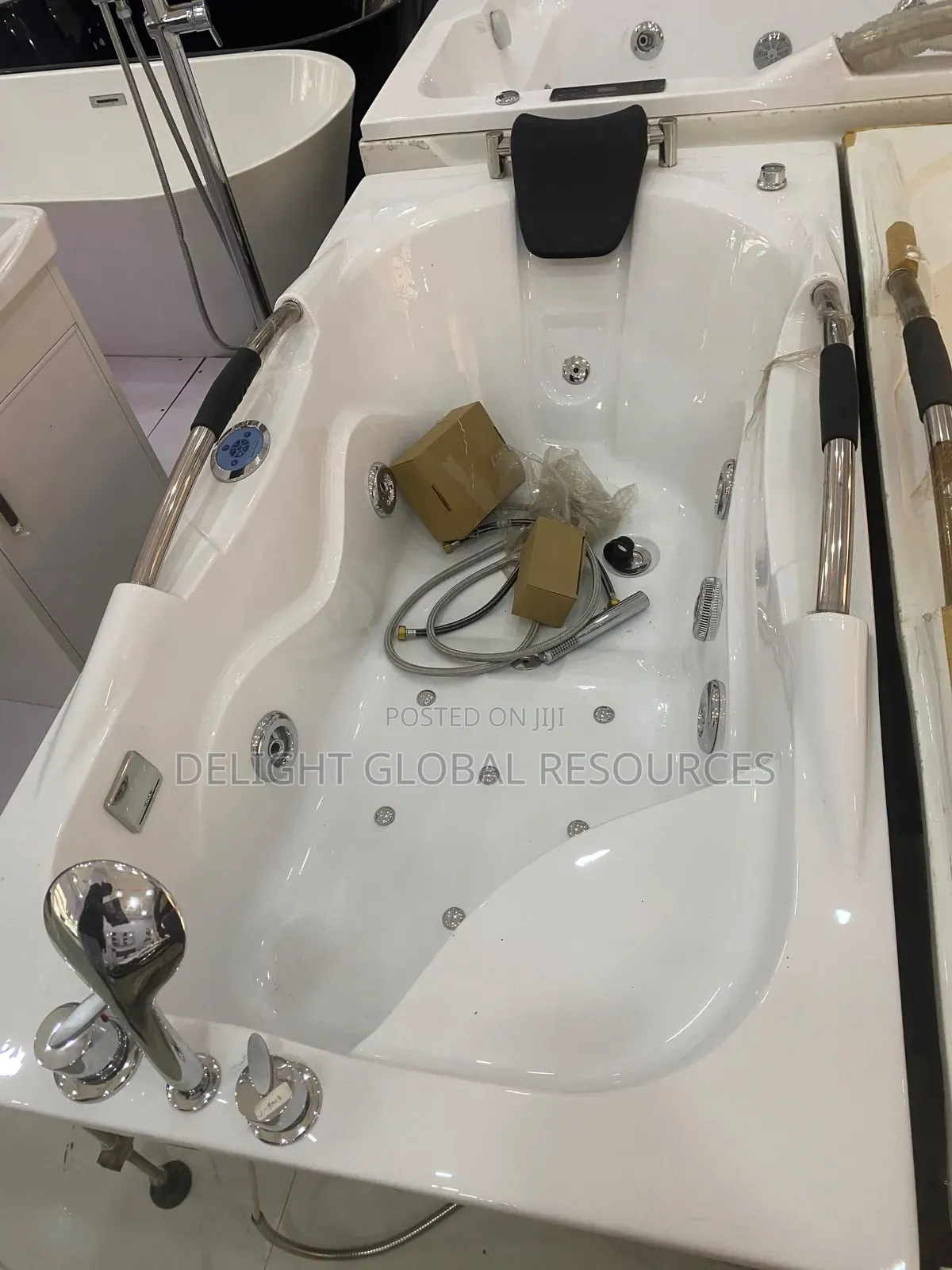 Single Jacuzzi