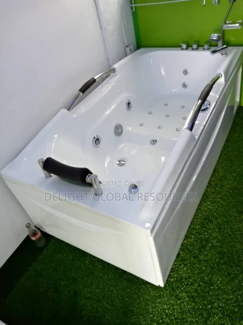 Single Jacuzzi