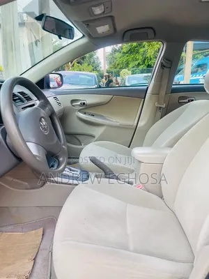 Toyota Corolla 2010 Gold