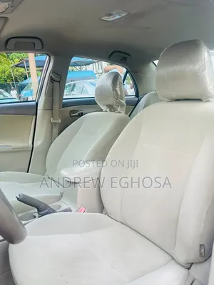 Toyota Corolla 2010 Gold