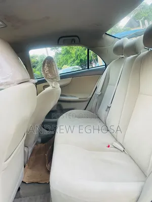 Toyota Corolla 2010 Gold