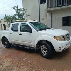Nissan Frontier 2014 White