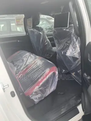 New Toyota Hilux 2025 White