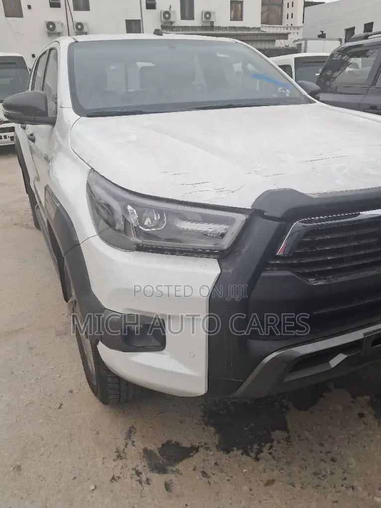 New Toyota Hilux 2025 White