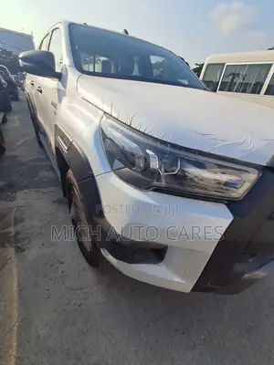 New Toyota Hilux 2025 White