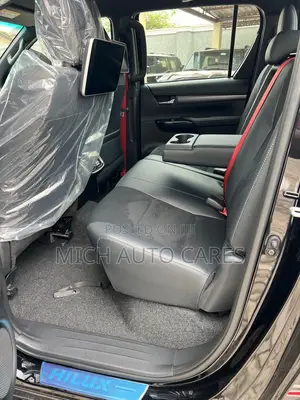 Toyota Hilux 2025 Black