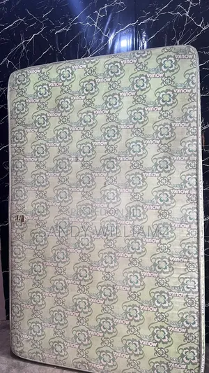 Clean Neatly Used 4 by 6 by 8 Inches Mouka Flora Mattress