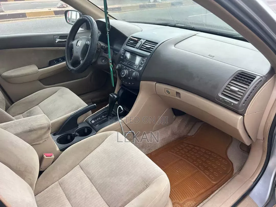Honda Accord 2005 Silver