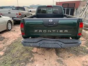 Nissan Frontier 2003 Green