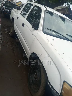 Toyota Hilux 2003 White