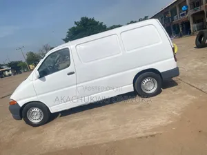 Toyota HiAce 2007 White