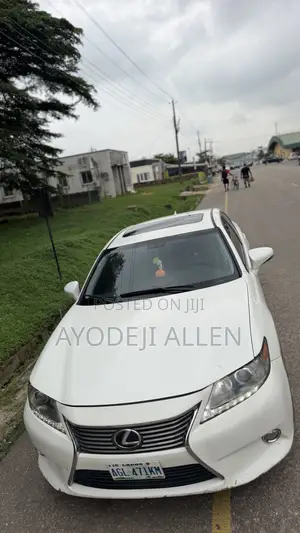 Lexus ES 2013 White