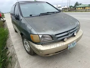 Toyota Sienna 1999 Green