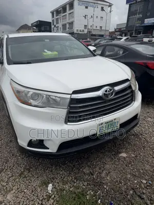 Toyota Highlander LE V6 4x2 (3.5L 6cyl 6A) 2016 White