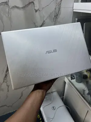 Laptop Asus Vivobook 17 8GB Intel Core i5 SSD 256GB