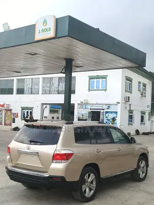Toyota Highlander Limited 3.5l 4WD 2013 Gold