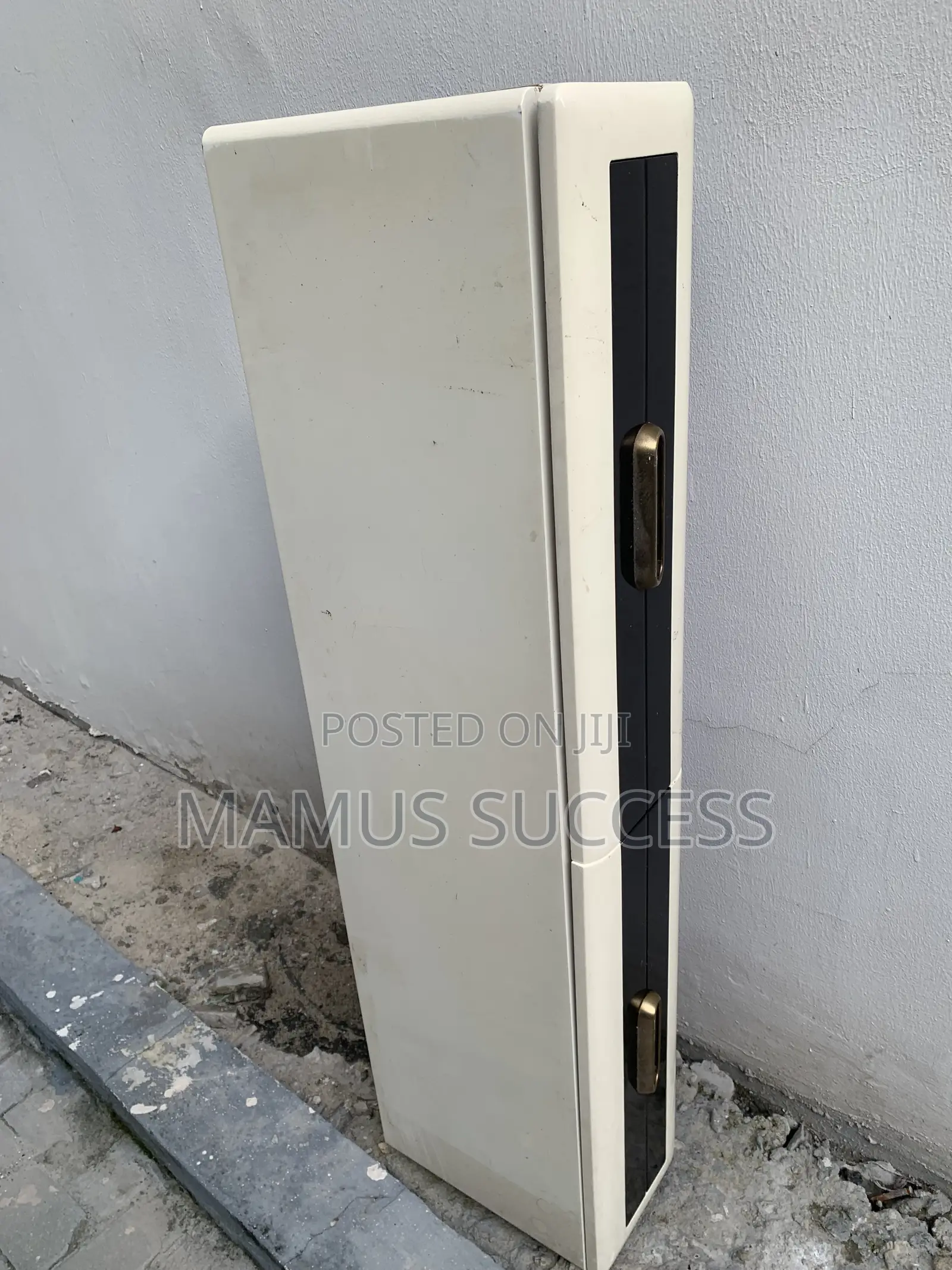 Foreign TV Stand