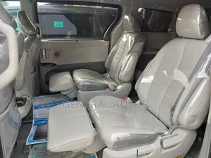 Toyota Sienna 2013 Silver