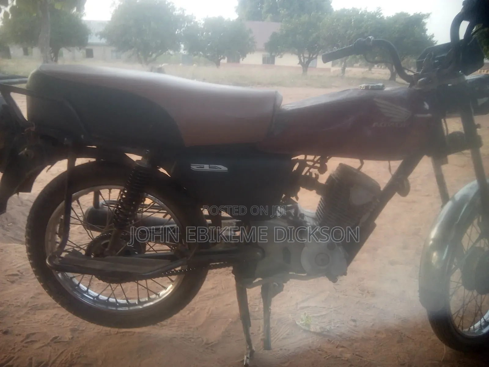 Honda CB 2015 Red