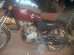 Honda CB 2015 Red