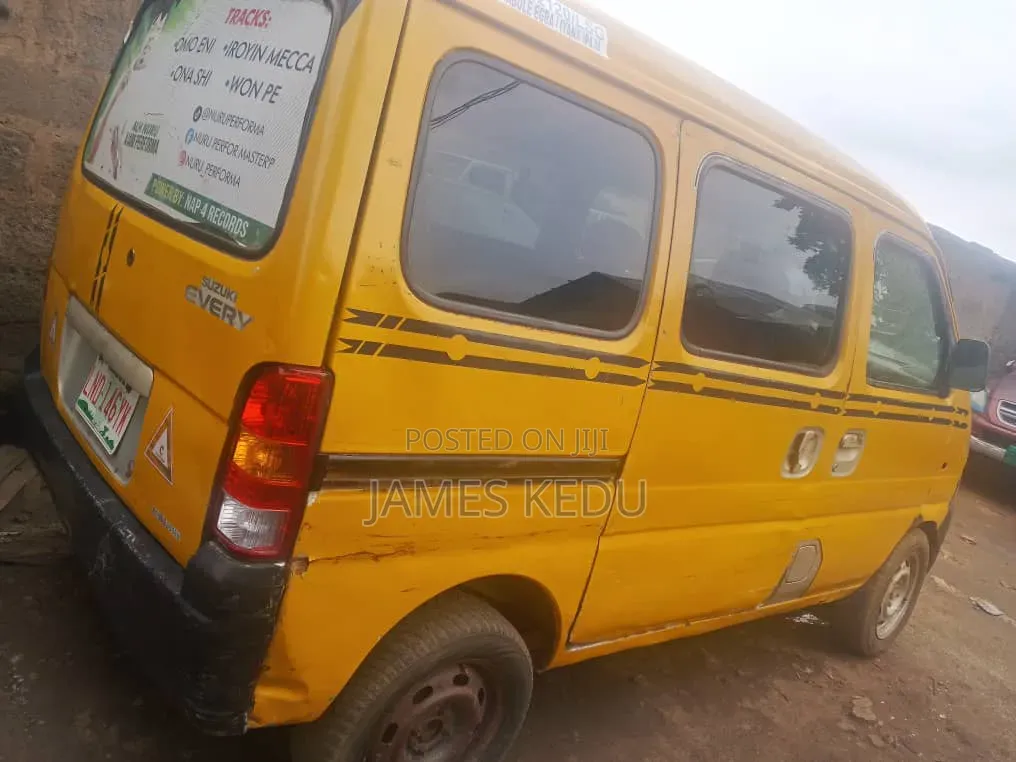 Suzuki Every 2024 Yellow