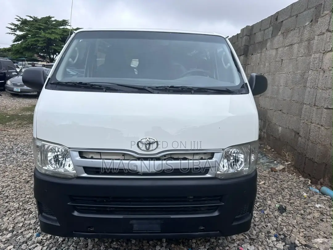 Toyota HiAce 2011 White