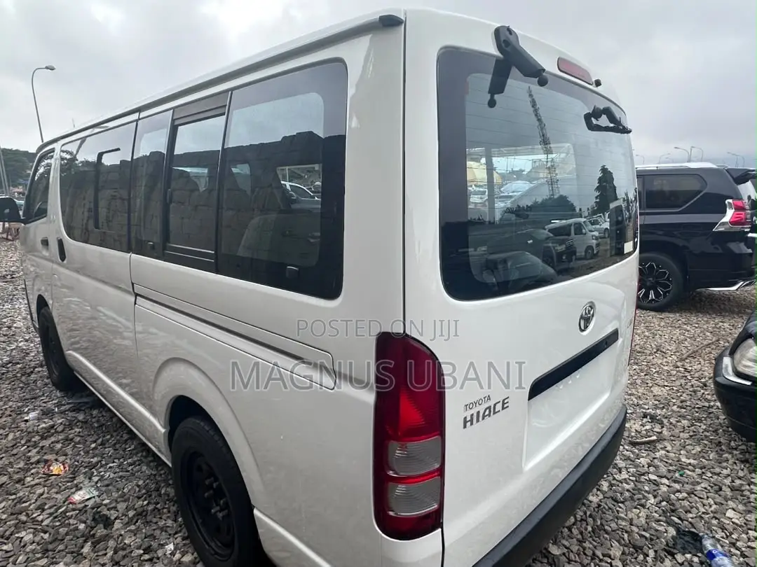 Toyota HiAce 2011 White