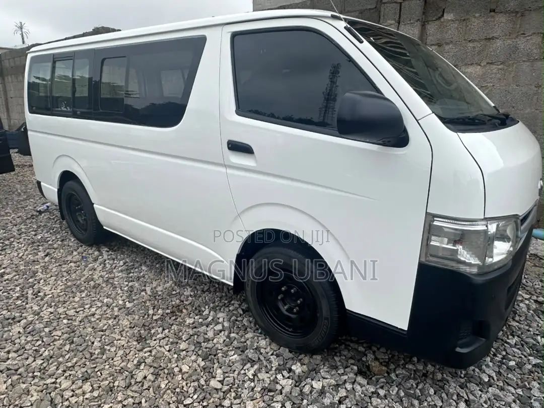 Toyota HiAce 2011 White