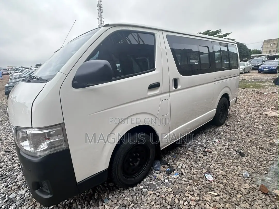 Toyota HiAce 2011 White