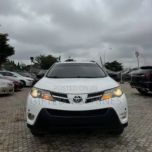 Toyota RAV4 LE FWD (2.5L 4cyl 6A) 2016 White
