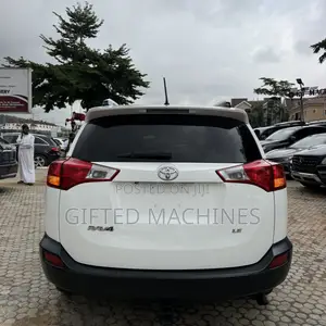 Toyota RAV4 LE FWD (2.5L 4cyl 6A) 2016 White
