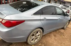 Hyundai Sonata Limited 2.0T Sedan (2.0L 4cyl 6A) 2012 Blue
