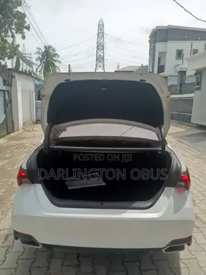 Toyota Avalon XLE FWD Sedan (3.5L V6 8A) 2019 White