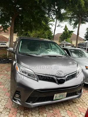 Toyota Sienna 2010 Gray
