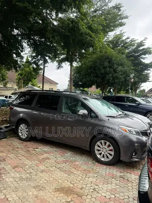 Toyota Sienna 2010 Gray