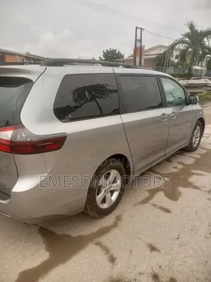Toyota Sienna 2015 Silver