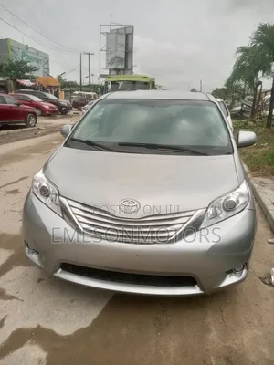 Toyota Sienna 2015 Silver