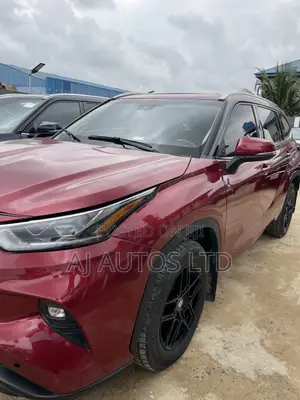 Toyota Highlander Limited AWD 2023 Red