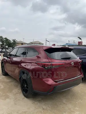 Toyota Highlander Limited AWD 2023 Red