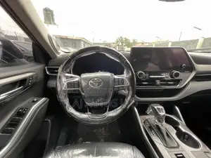 Toyota Highlander Limited AWD 2023 Red