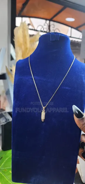 Urban Edge Crystal Cylinder Chain