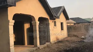 4bdrm Bungalow in Obafemi-Owode for sale