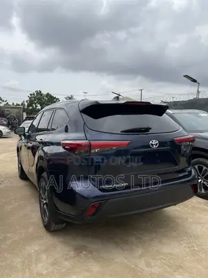 Toyota Highlander Limited 2021 Blue