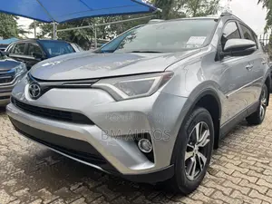 Toyota RAV4 XLE AWD (2.5L 4cyl 6A) 2017 Silver
