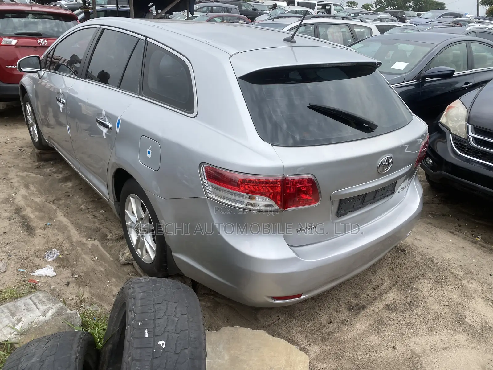 Toyota Avensis 2013 Silver