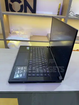 Laptop MSI GS66 Stealth 10UE 32GB Intel Core i7 SSD 512GB