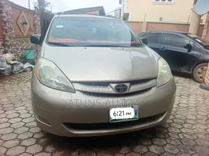 Toyota Sienna 2006 Gold