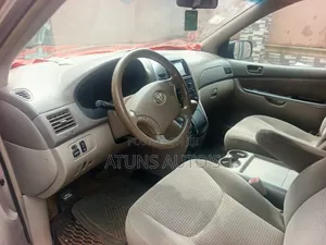Toyota Sienna 2006 Gold